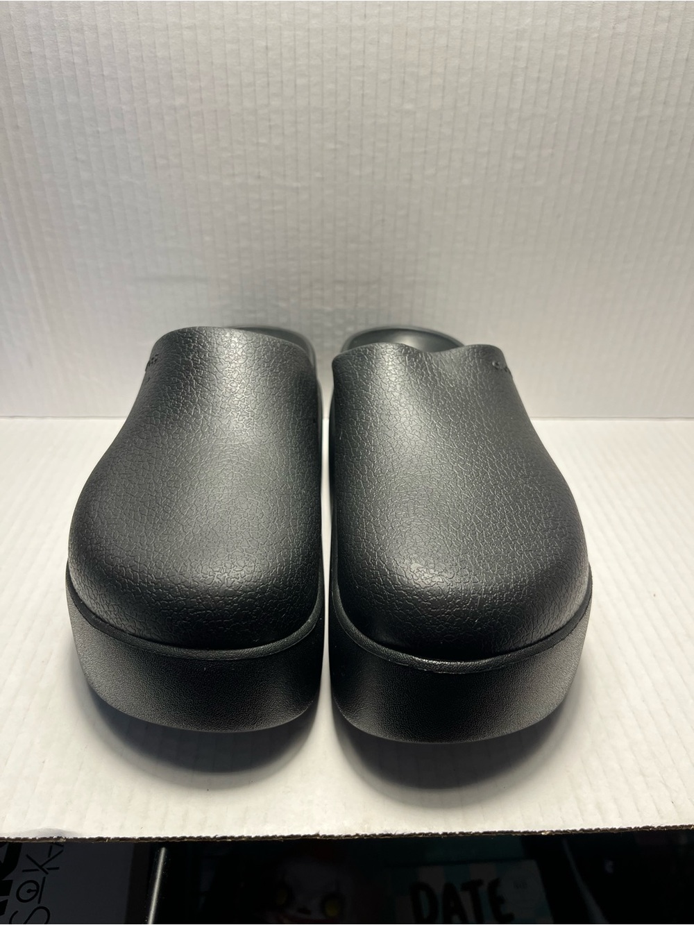 Crocs Dylan Platform Clogs in Sz 6 in gently used condition